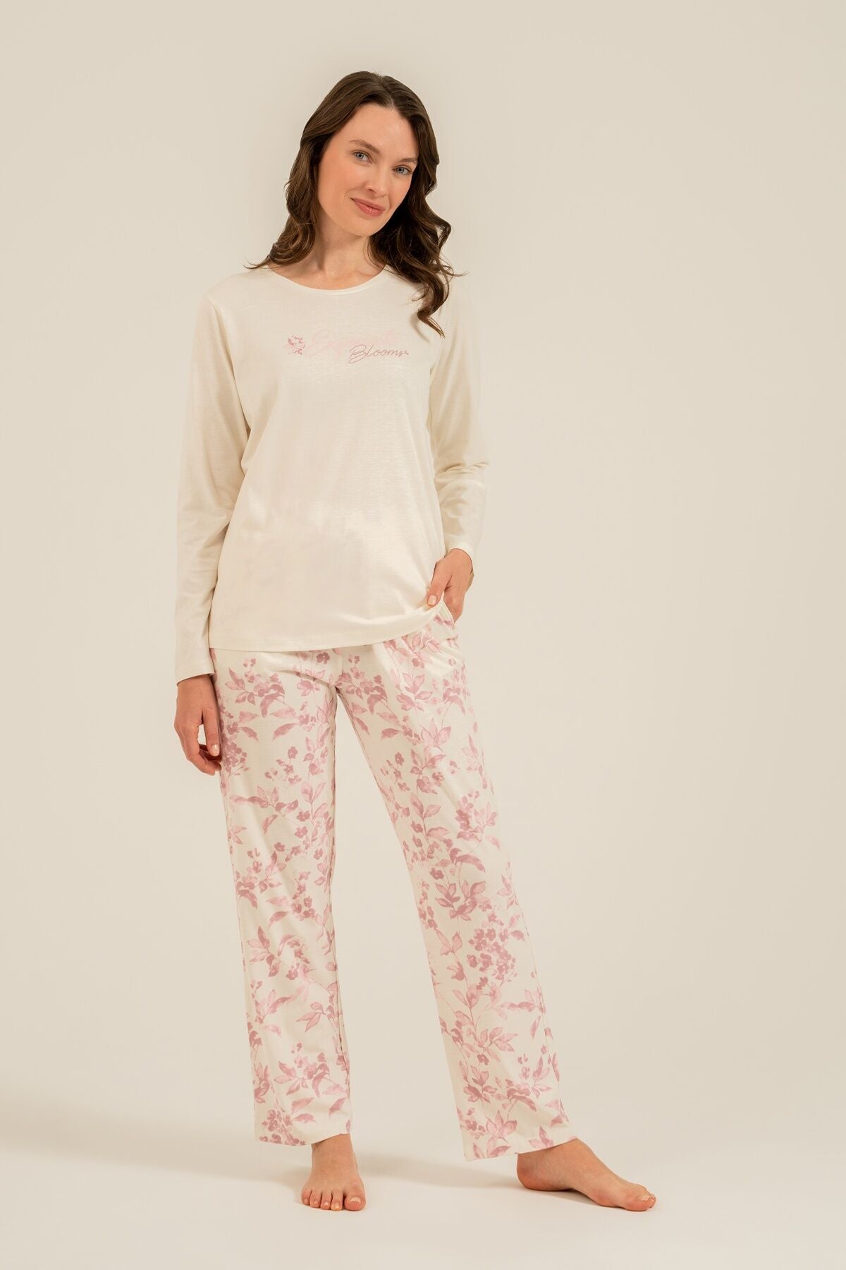 Arnetta Kadın Excuisite Flowers Krem Uzun Kol Pijama Takım AR3743-S-V1