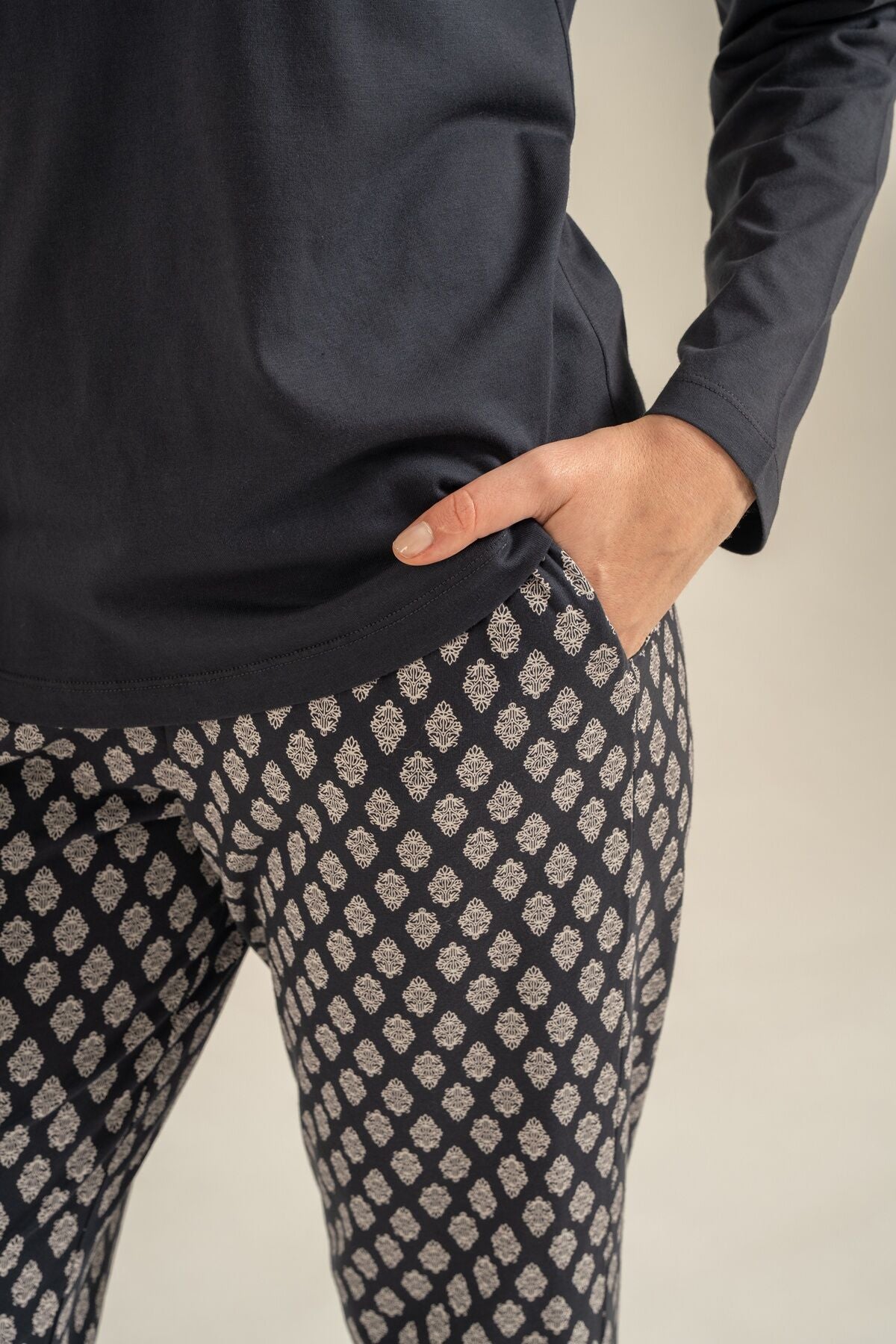 Arnetta Kadın Nakışlı Antrasit Uzun Kol Pijama Takım AR3749-S-V1
