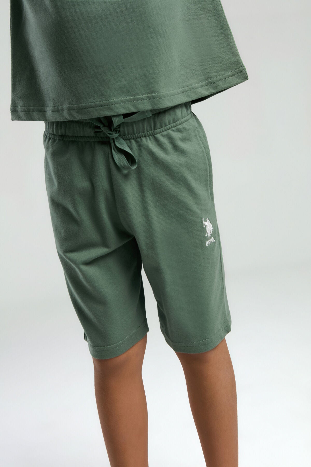U.S. Polo Assn. Erkek Çocuk Bisiklet Yaka Pigment Baskılı Yazlık Regular Fit Yeşil Bermuda Takım US2022-C-V3