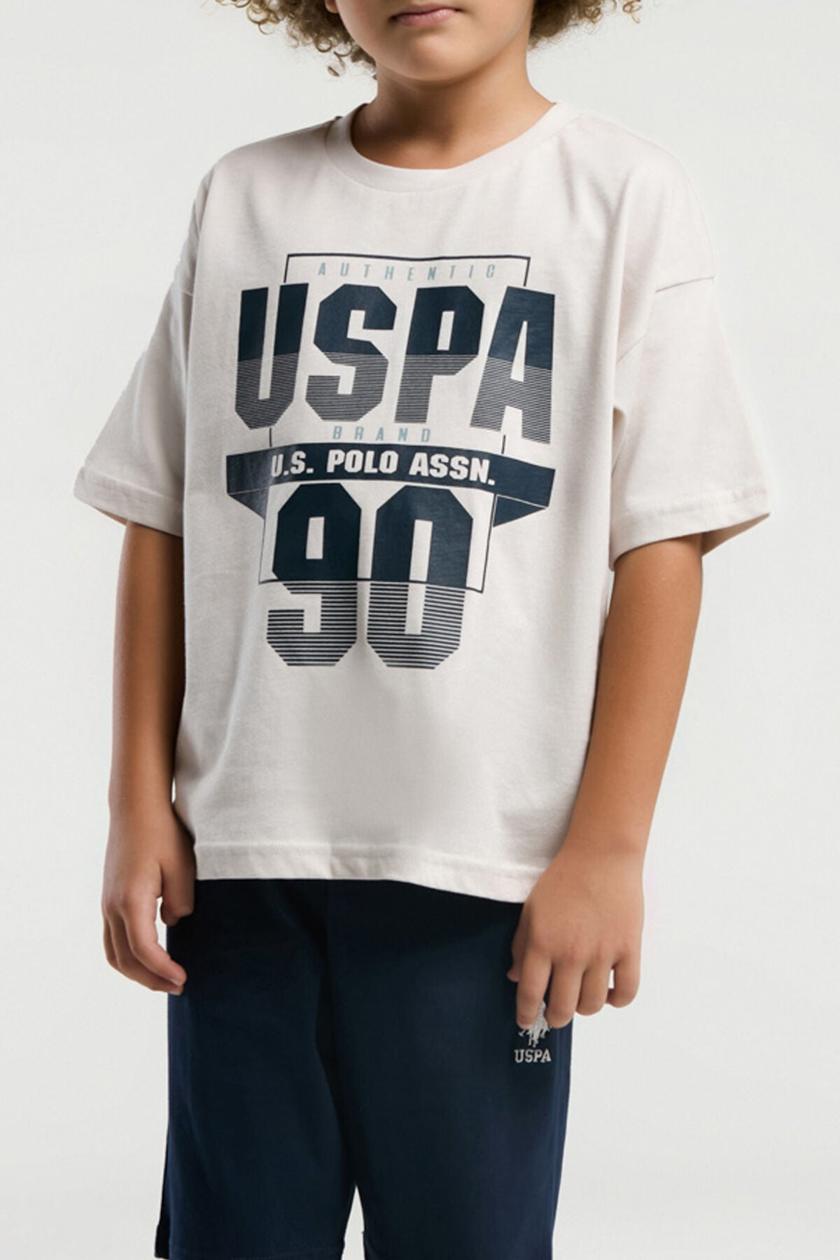 U.S. Polo Assn. Erkek Çocuk Bisiklet Yaka Pigment Baskılı Yazlık Regular Fit Krem Bermuda Takım US2024-C-V1 Ürün ikincil görseli