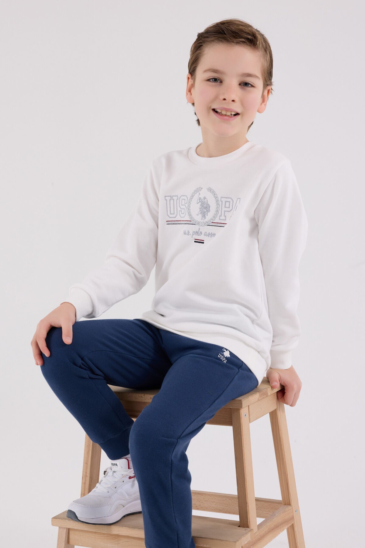 U.S. Polo Assn. Erkek Çocuk Bisiklet Yaka Pigment Baskılı Kışlık Regular Fit Beyaz Eşofman Takımı US2232-C-V1 Ürün ikincil görseli