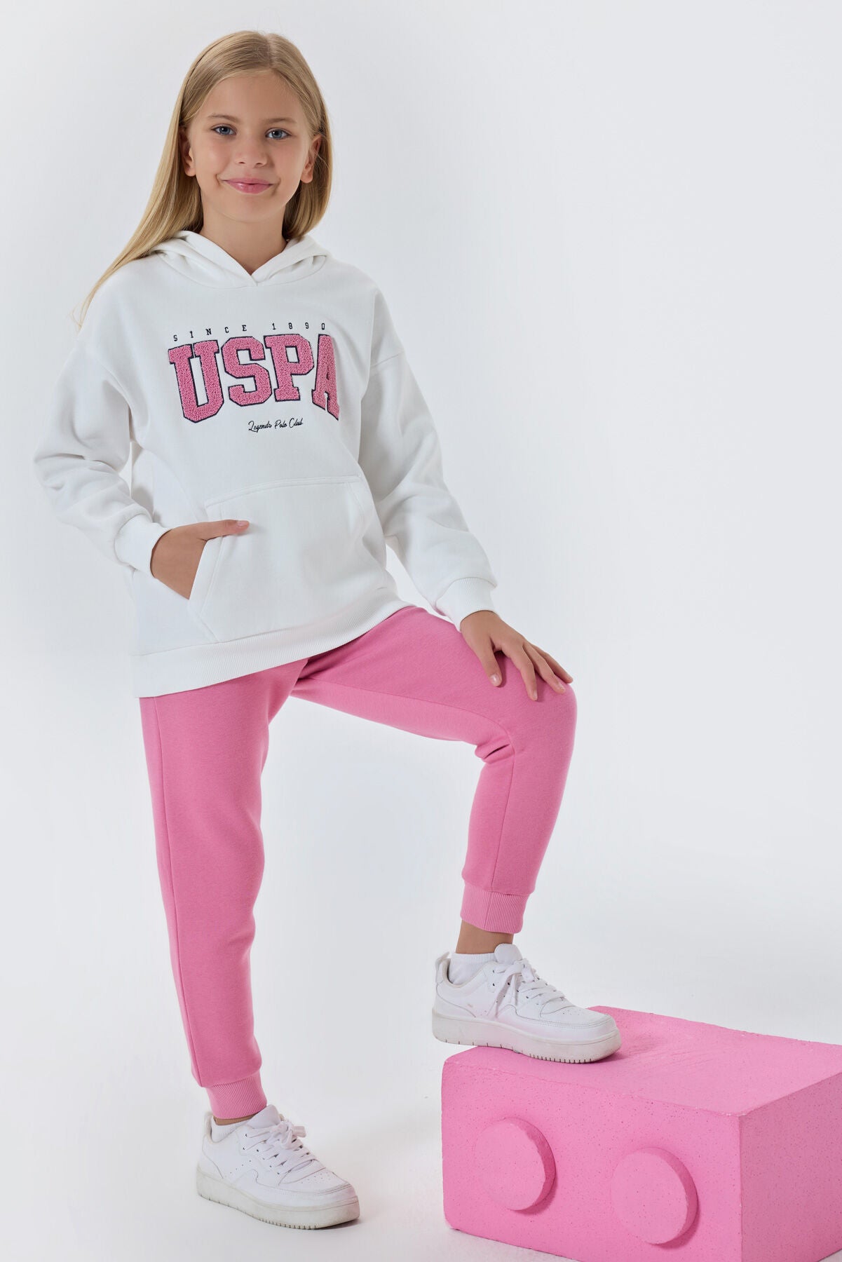 U.S. Polo Assn. Kız Çocuk Kapüşonlu Pigment Baskılı Kışlık Regular Fit Beyaz Eşofman Takımı US1601-C-V3 Ürün ana görseli