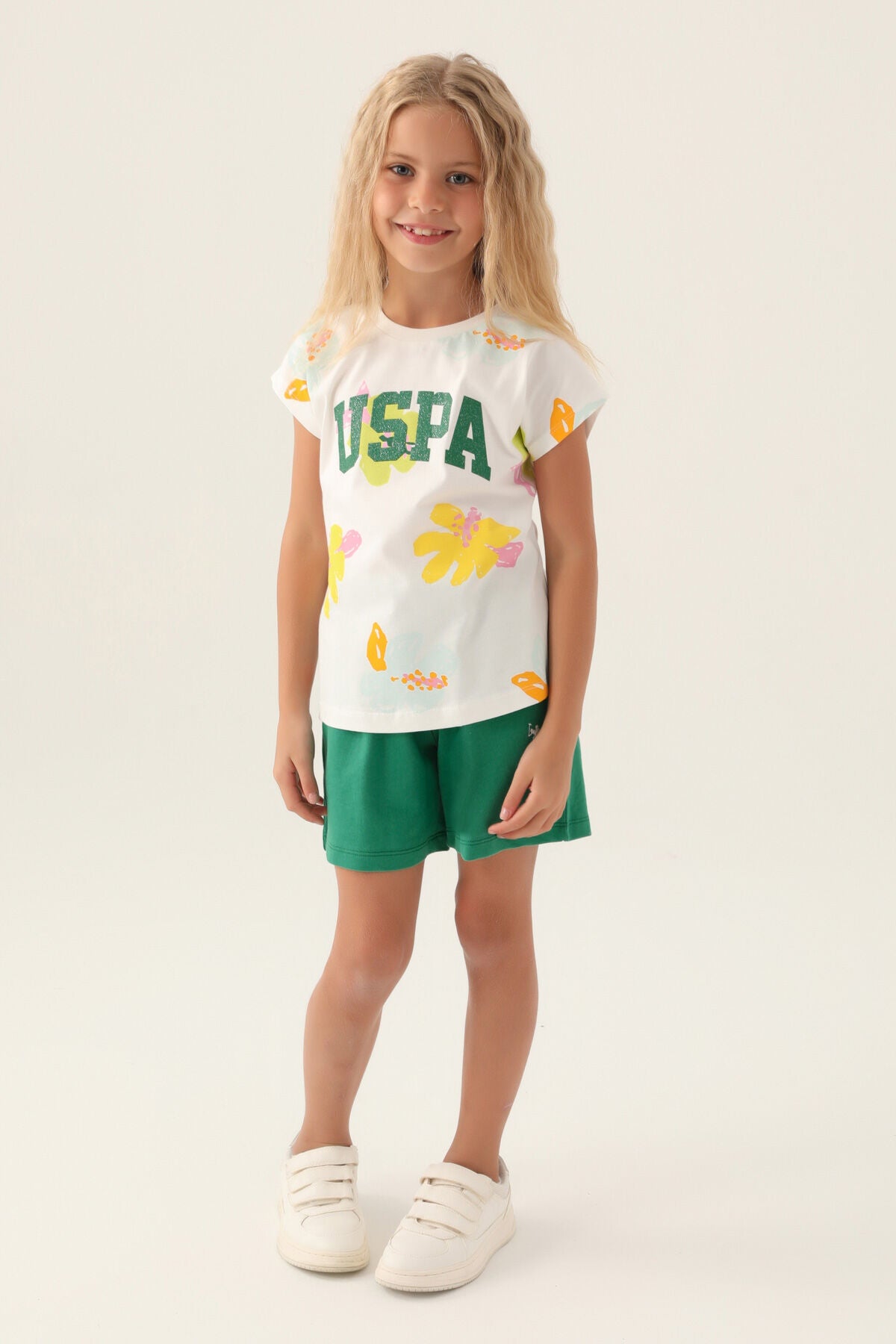 U.S. Polo Assn. Kız Çocuk Bisiklet Yaka Pigment Baskılı Yazlık Regular Fit Krem Şort Takım US1843-C-V2