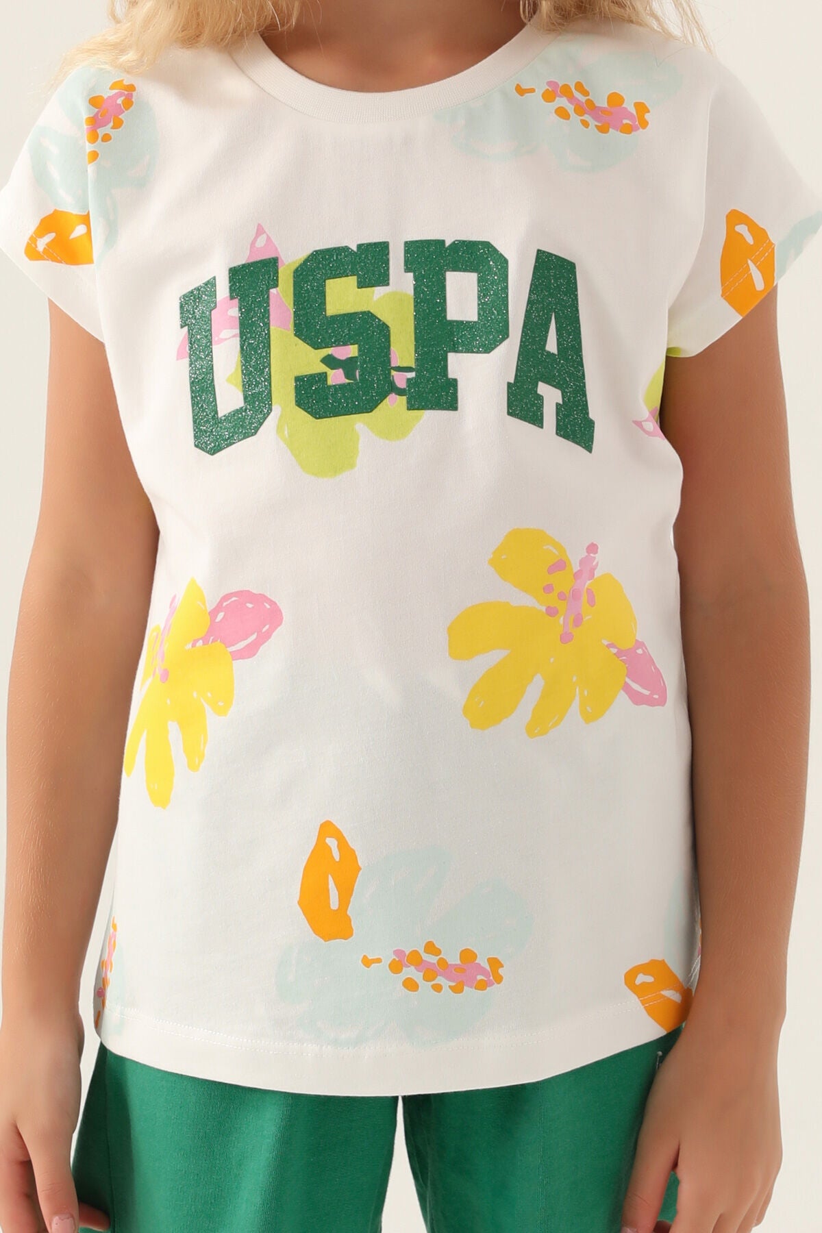 U.S. Polo Assn. Kız Çocuk Bisiklet Yaka Pigment Baskılı Yazlık Regular Fit Krem Şort Takım US1843-C-V2