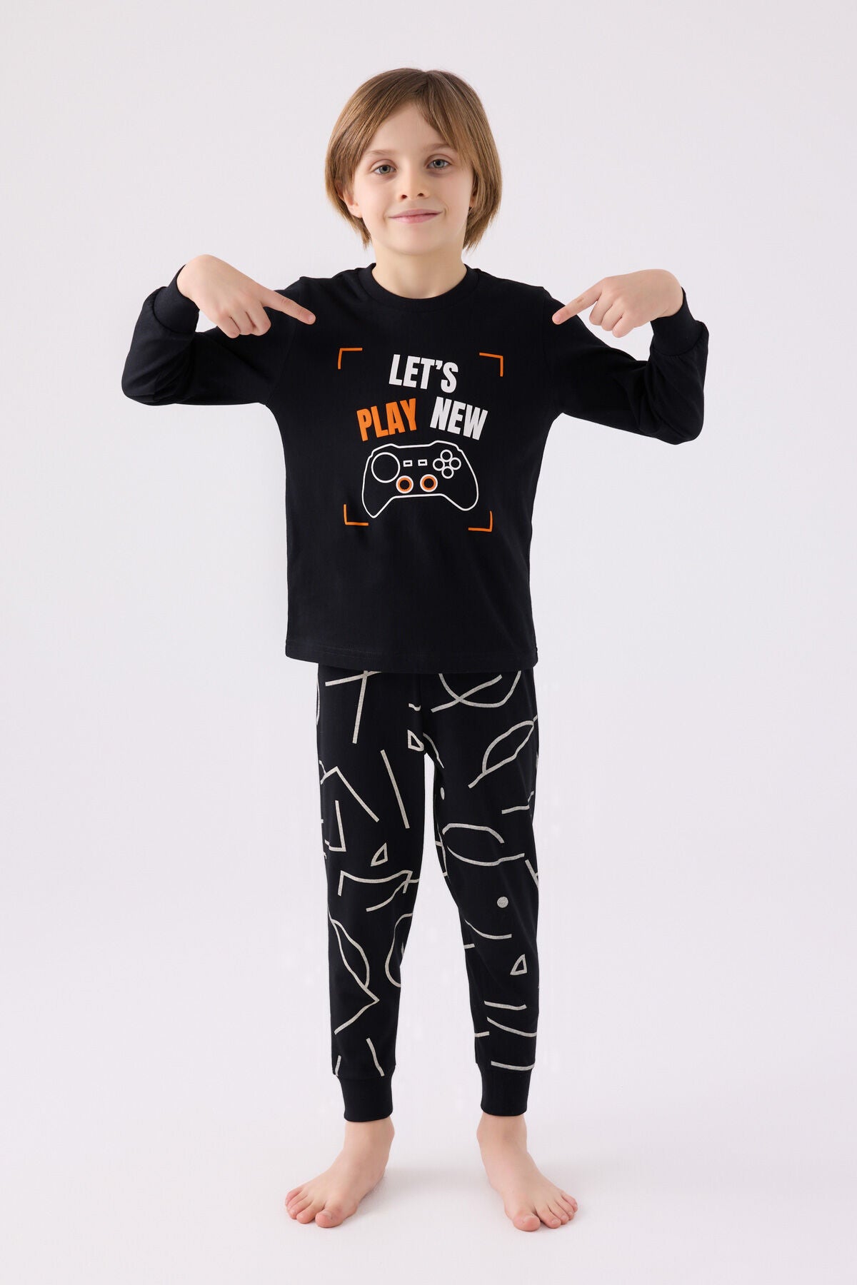 Rolypoly Erkek Çocuk Bisiklet Yaka Pigment Baskılı Kışlık Regular Fit Siyah Pijama Takımı RP3379-C-V1 Ürün ana görseli