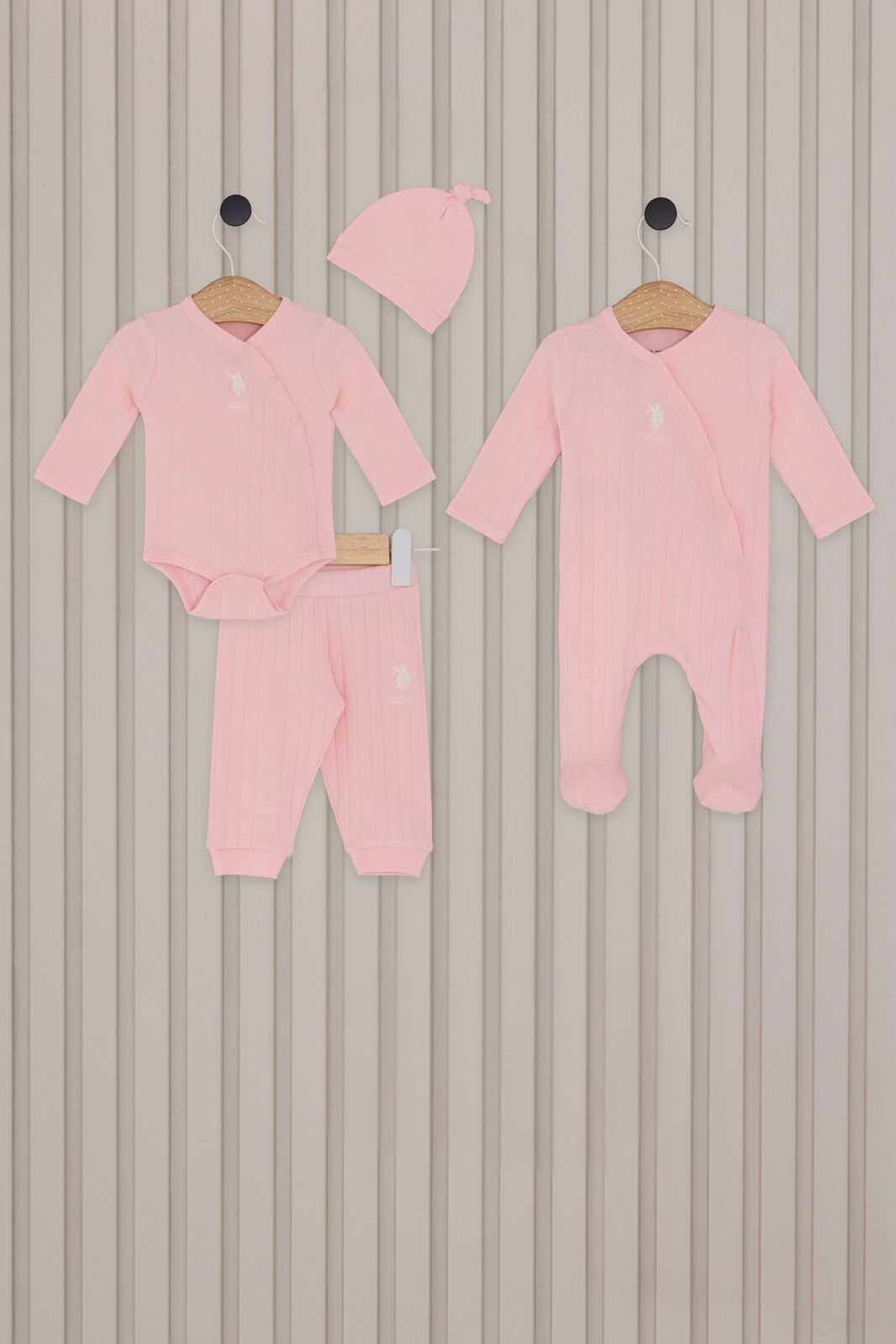 U.S. Polo Assn. Kız Bebek V Yaka Pigment Baskılı Kışlık Regular Fit Pembe Bebek Takımı USB2145-C-V1 Ürün ana görseli