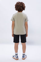 U.S. Polo Assn. Erkek Çocuk Bisiklet Yaka Pigment Baskılı Yazlık Regular Fit Haki Bermuda Takım US1091-C-V-1