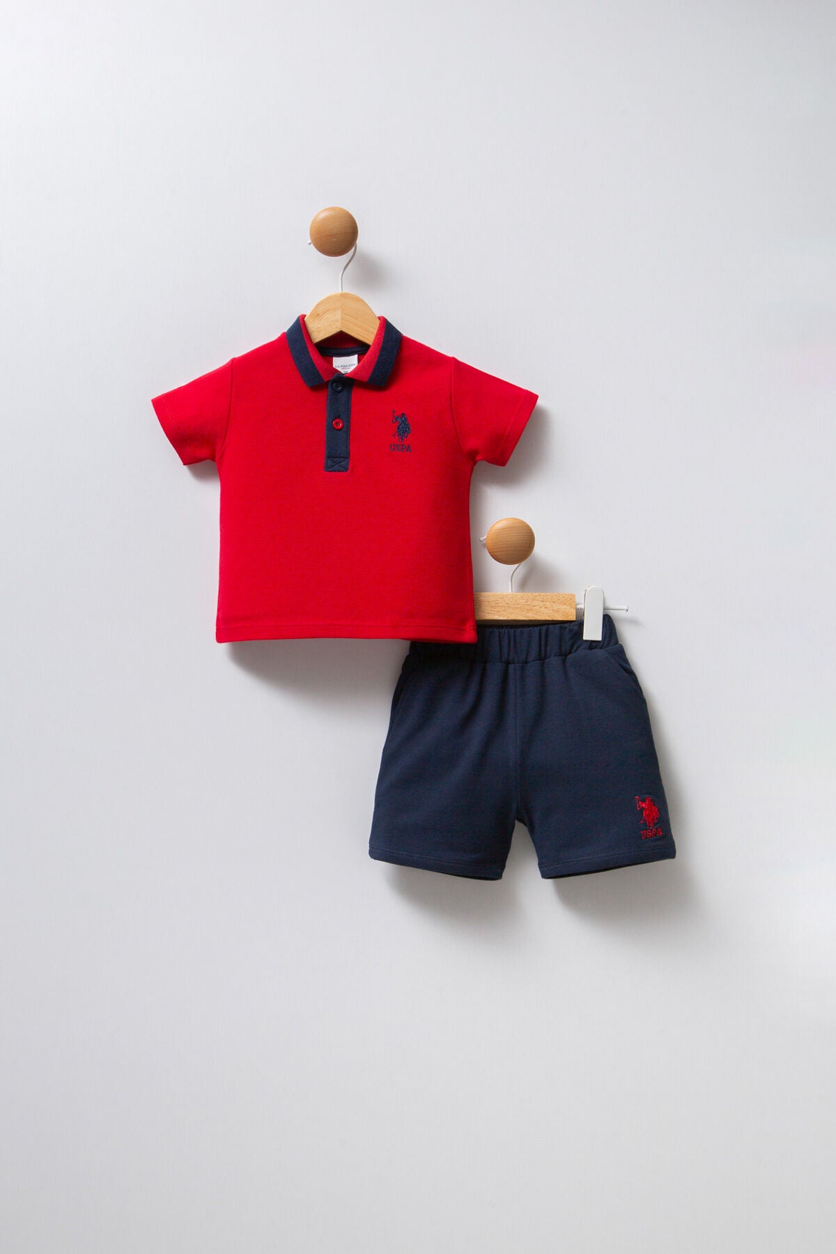 U.S. Polo Assn. Erkek Bebek Polo Yaka Pigment Baskılı Yazlık Regular Fit Kırmızı Bebek Takımı USB2339-C-V3 Ürün ana görseli