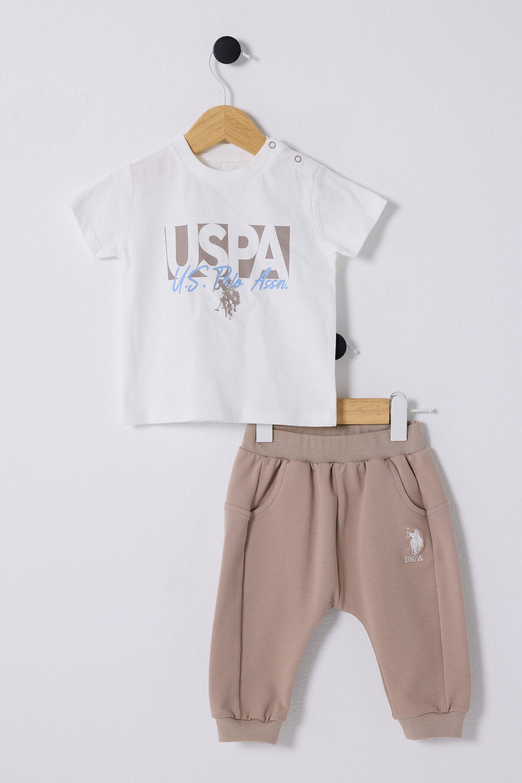 U.S. Polo Assn. Erkek Bebek Kapüşonlu Pigment Baskılı Yazlık Regular Fit Krem Bebek Takımı USB2331-C-V1