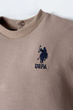U.S. Polo Assn. Erkek Bebek Bisiklet Yaka Nakışlı Yazlık Regular Fit Kahverengi Bebek Takımı USB2916-C-V3
