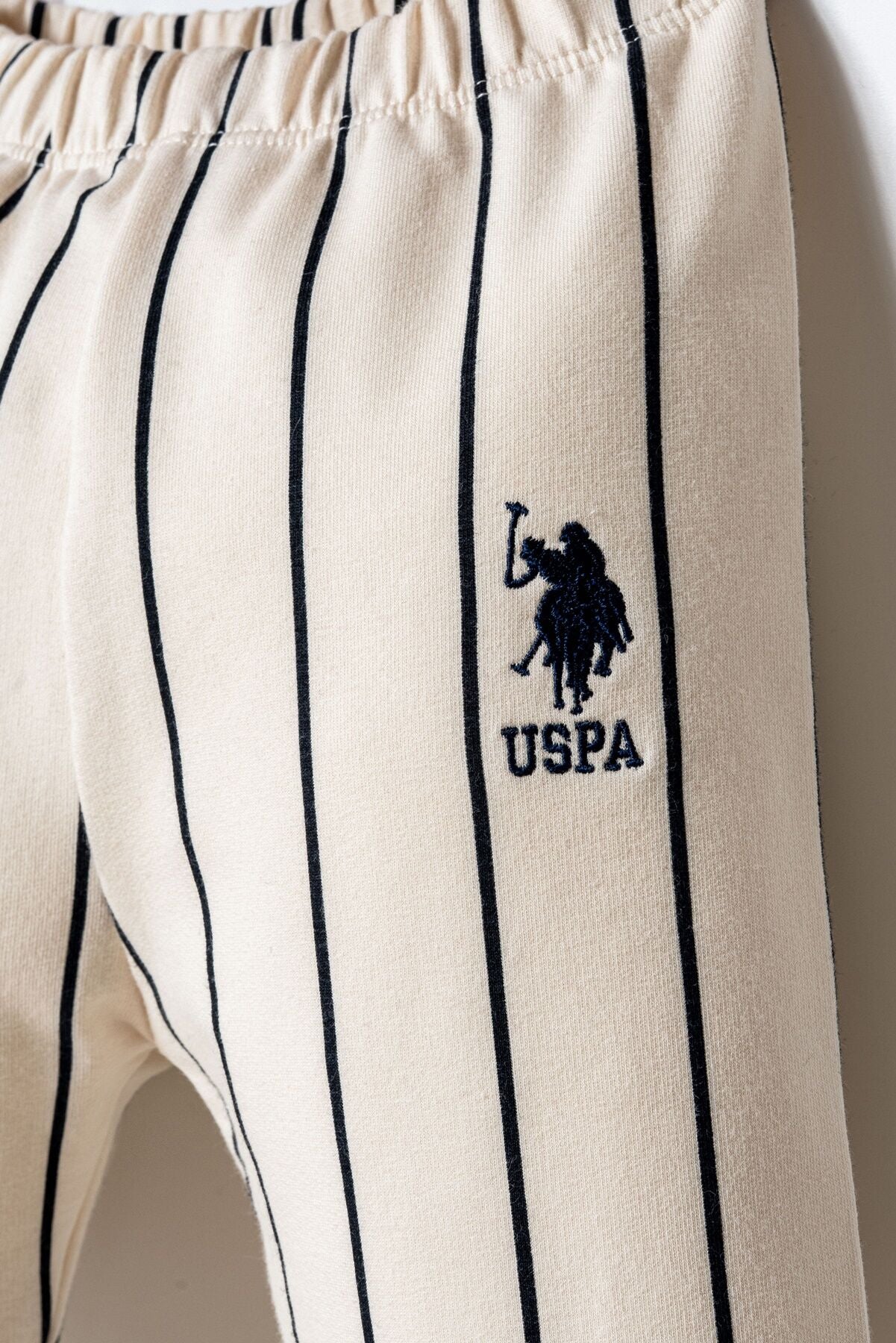 U.S. Polo Assn. Erkek Bebek Fermuarlı Yaka Nakışlı Yazlık Regular Fit Kırmızı 3'Lü Bebek Takımı USB2871-C-V1