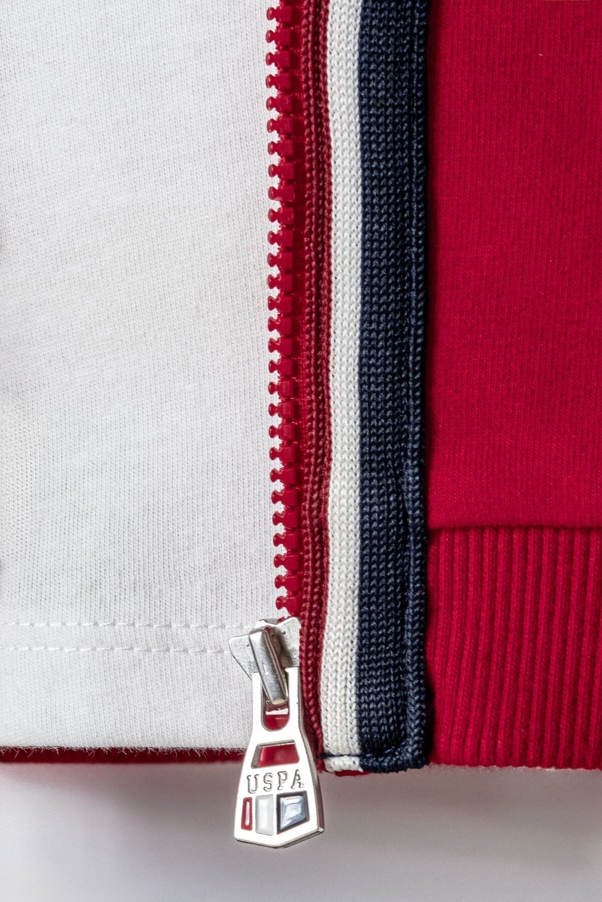 U.S. Polo Assn. Erkek Bebek Fermuarlı Yaka Nakışlı Yazlık Regular Fit Kırmızı 3'Lü Bebek Takımı USB2875-C-V2