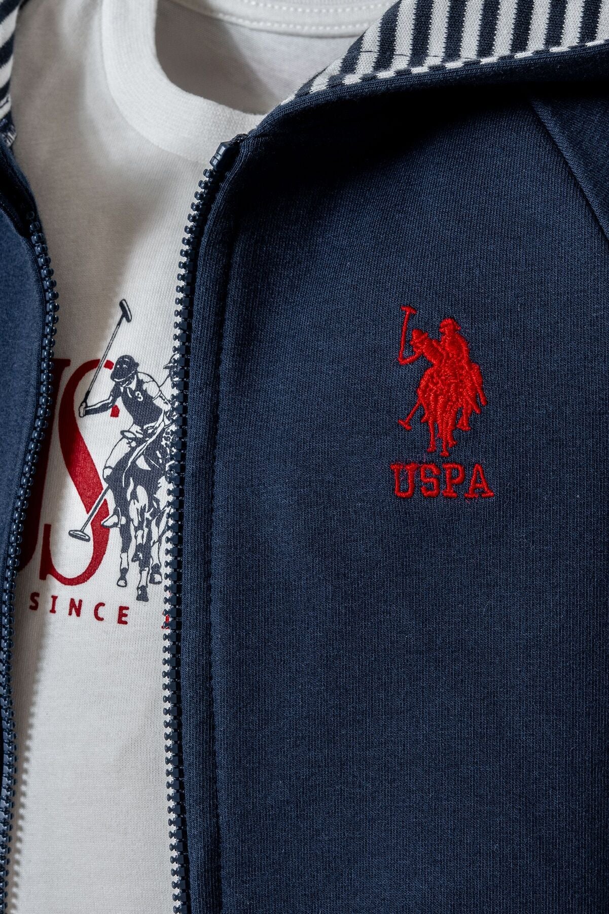 U.S. Polo Assn. Erkek Bebek Fermuarlı Yaka Nakışlı Yazlık Regular Fit Lacivert 3'Lü Bebek Takımı USB2909-C-V1 Ürün ikincil görseli