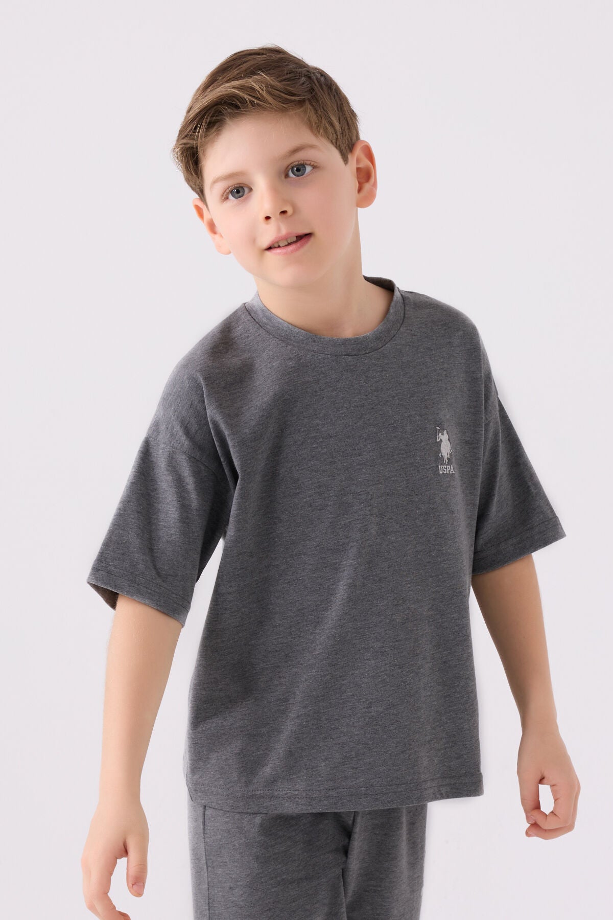 U.S. Polo Assn. Erkek Çocuk Bisiklet Yaka Sargı Nakışlı Yazlık Regular Fit Gri Bermuda Takım US1779-C-V27 Ürün ikincil görseli