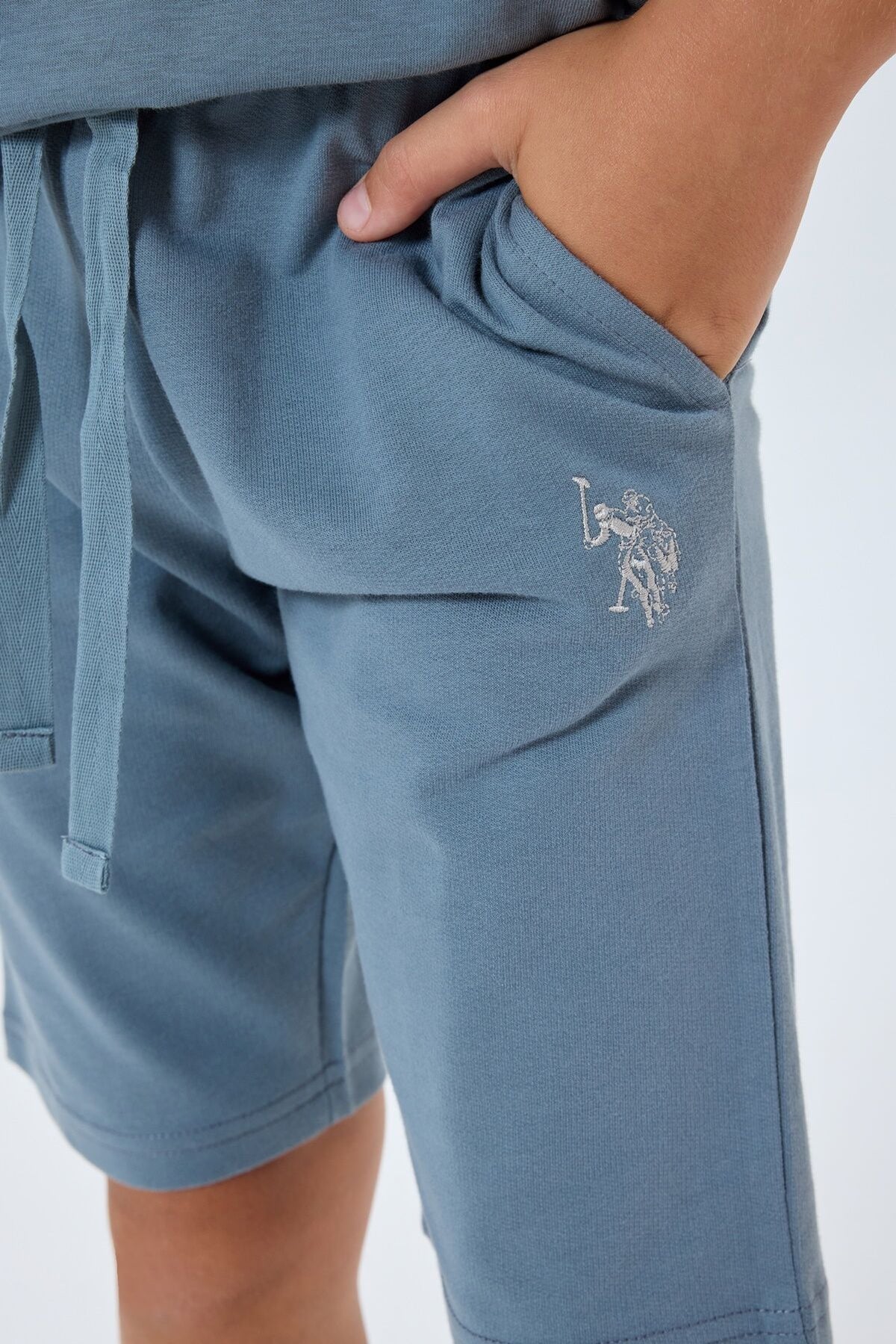 U.S. Polo Assn. Erkek Çocuk Bisiklet Yaka Nakışlı Yazlık Regular Fit Gri Bermuda Takım US2409-C-V1