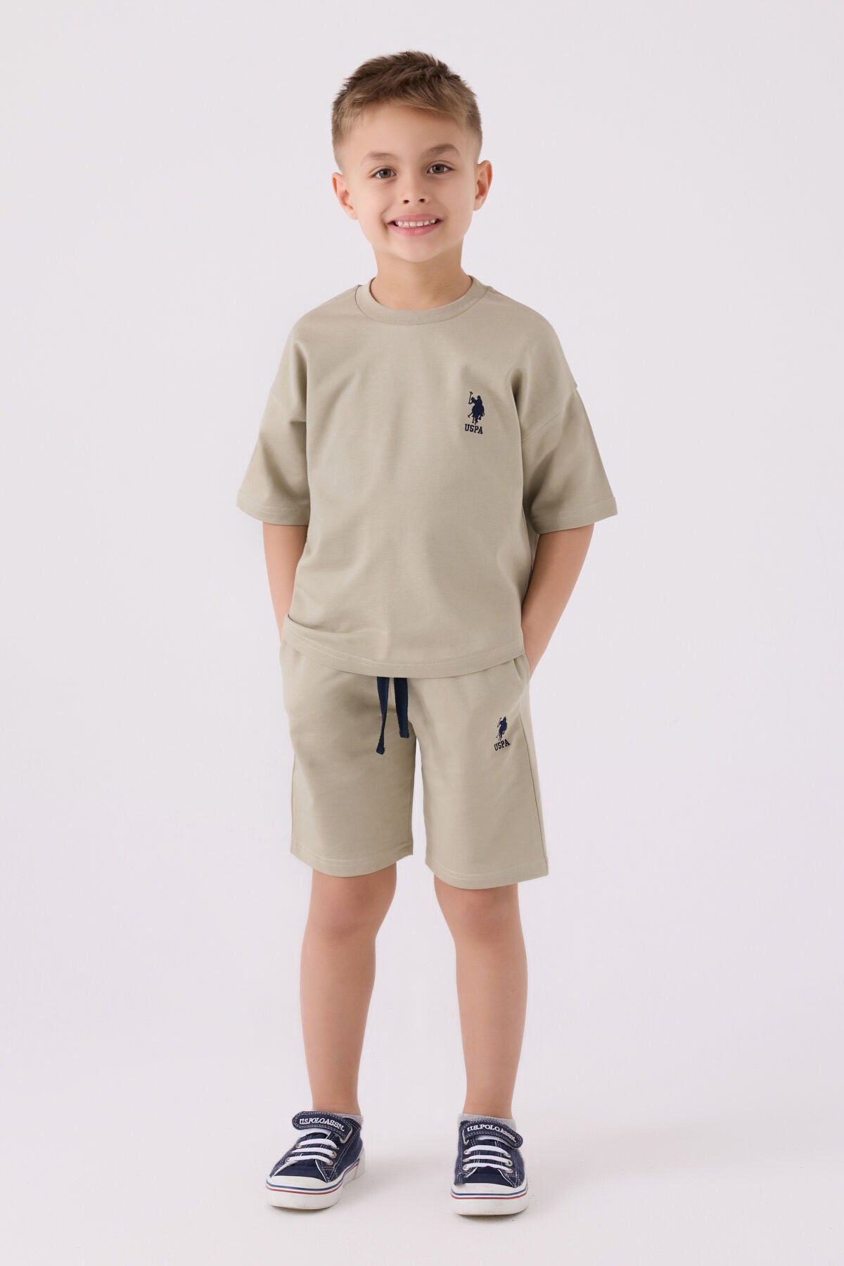 U.S. Polo Assn. Erkek Çocuk Bisiklet Yaka Pigment Baskılı Yazlık Regular Fit Haki Bermuda Takım US1780-C-V9 Ürün ana görseli