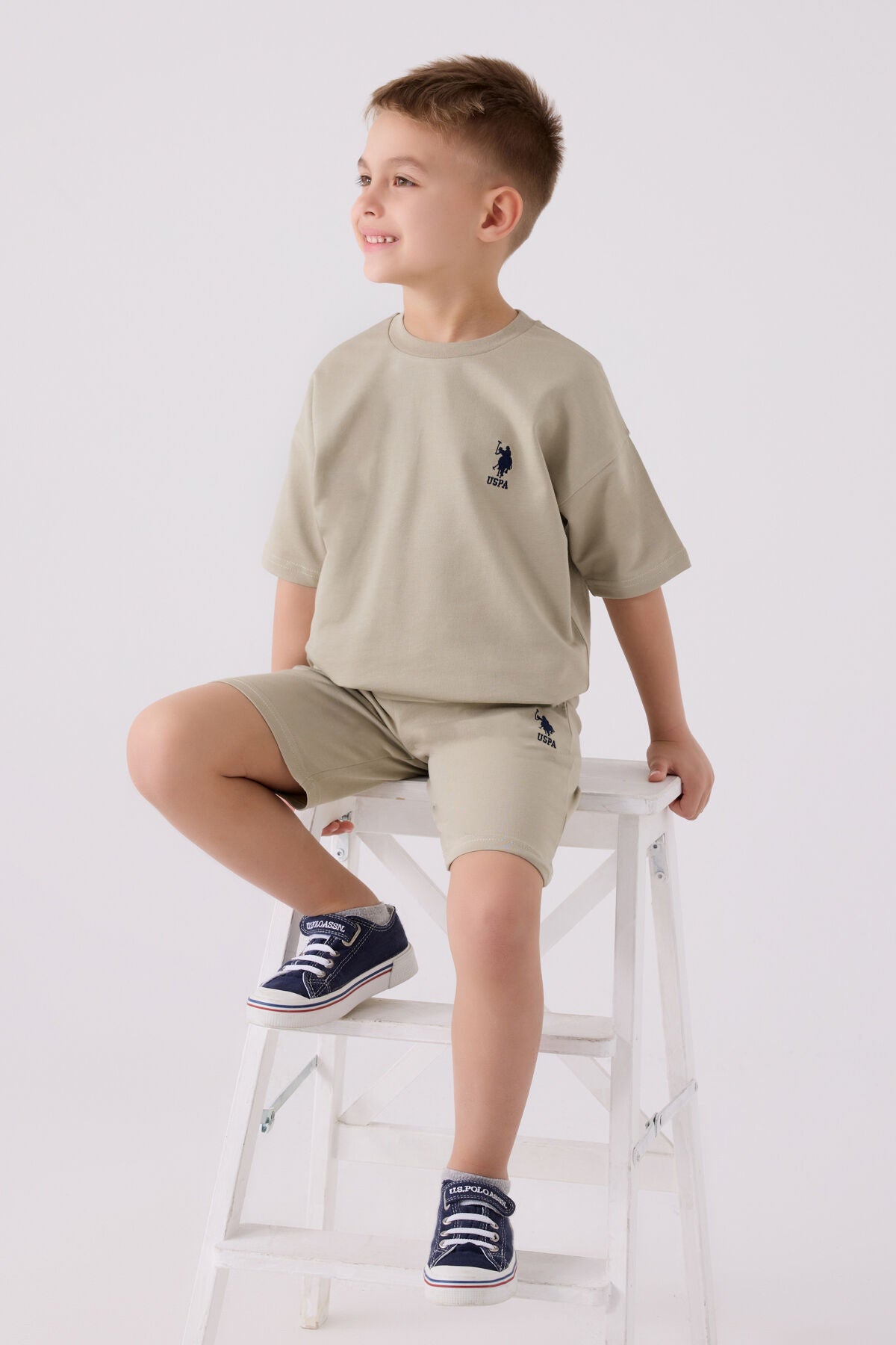 U.S. Polo Assn. Erkek Çocuk Bisiklet Yaka Pigment Baskılı Yazlık Regular Fit Haki Bermuda Takım US1780-C-V9