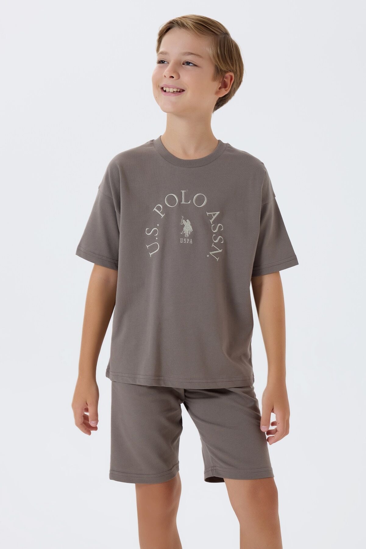 U.S. Polo Assn. Erkek Çocuk Bisiklet Yaka Nakışlı Yazlık Regular Fit Kahverengi Bermuda Takım US2428-C-V1 Ürün ikincil görseli
