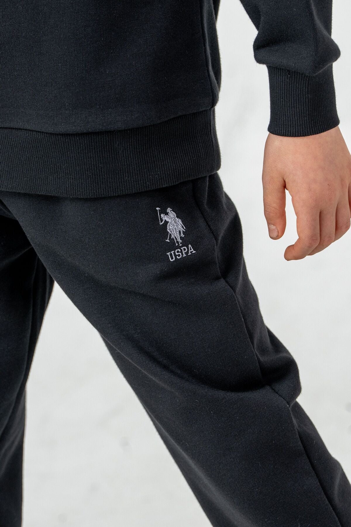 U.S. Polo Assn. Erkek Çocuk Nakışlı Siyah Uzun Kol Eşofman Takımı US2631-C-V1 Ürün ikincil görseli