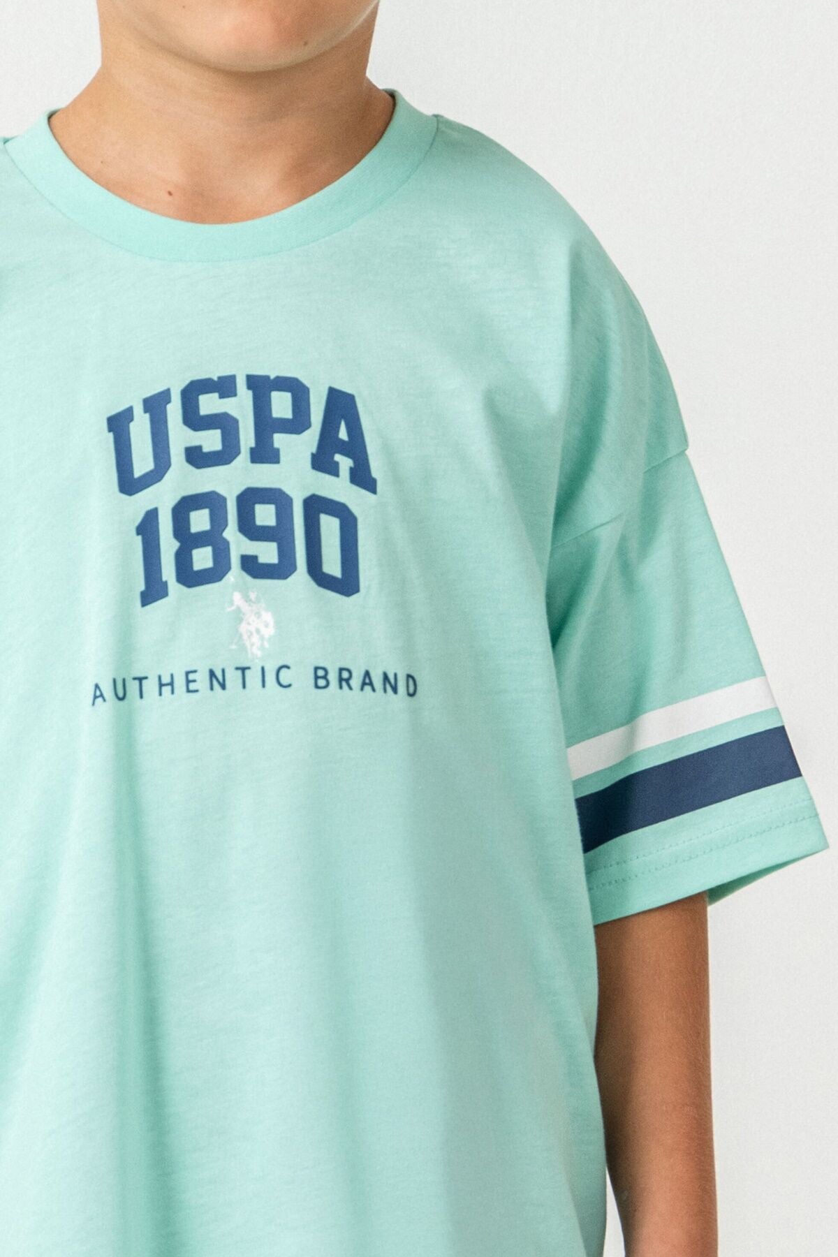 U.S. Polo Assn. Erkek Çocuk Bisiklet Yaka Nakışlı Yazlık Regular Fit Yeşil Bermuda Takım US2414-C-V2