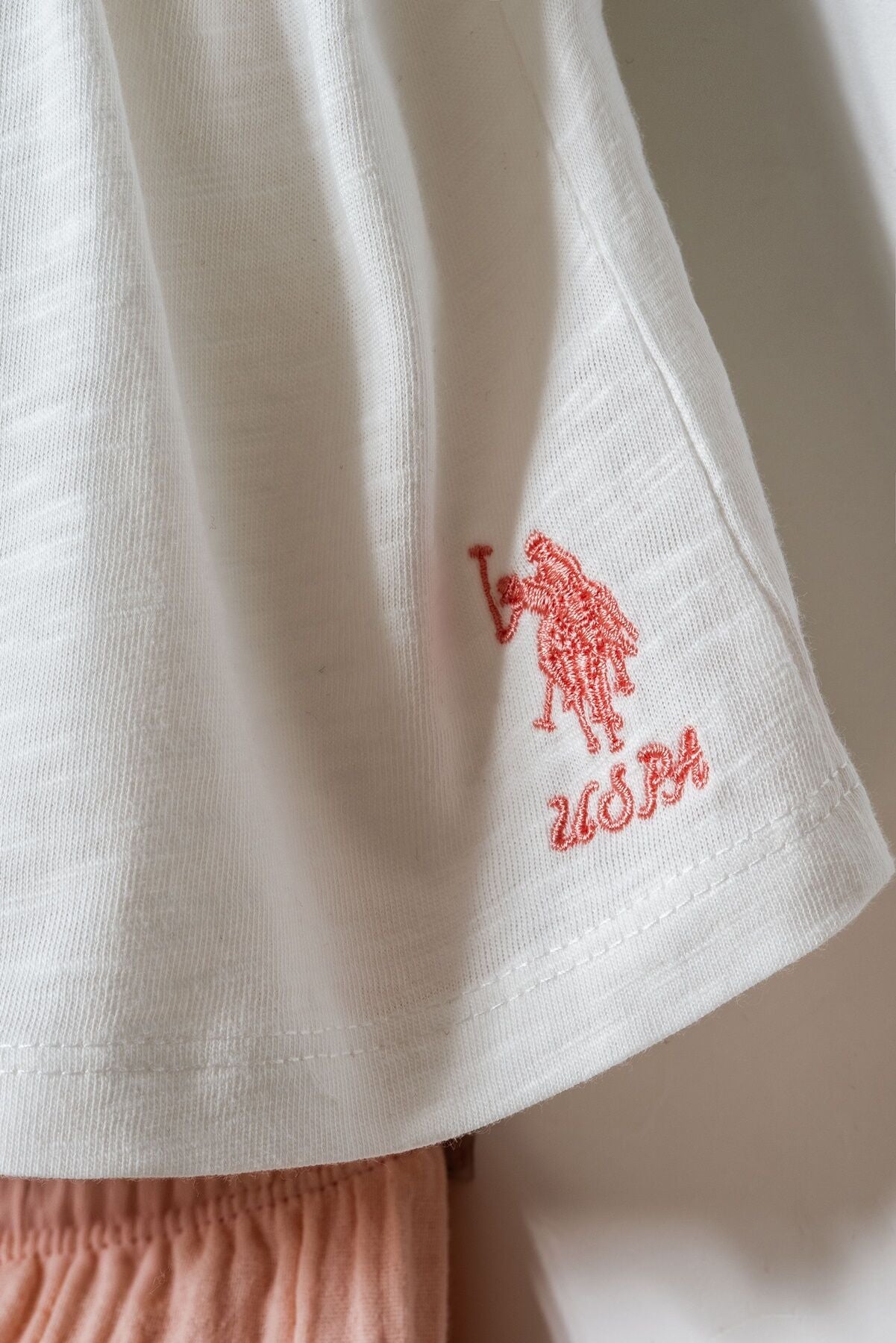 U.S. Polo Assn. Kız Bebek V Yaka Nakışlı Yazlık Regular Fit Pembe T-Shirt USB2979-C-V2 Ürün ikincil görseli