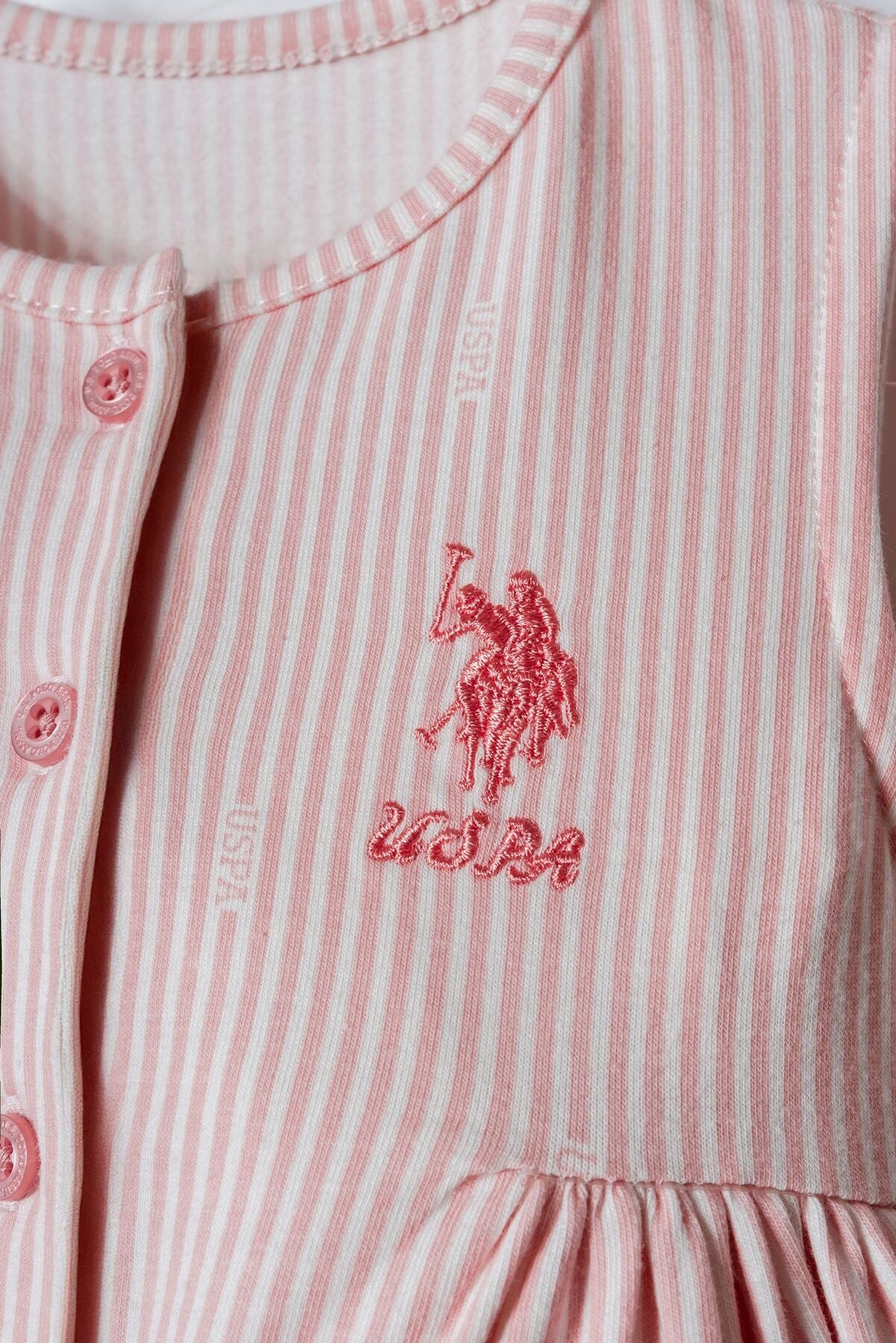 U.S. Polo Assn. Kız Bebek Bisiklet Yaka Nakışlı Yazlık Regular Fit Pembe Tulum USB2974-C-V1 Ürün ikincil görseli
