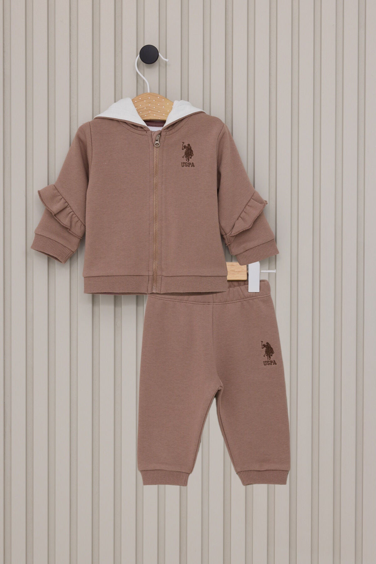 U.S. Polo Assn. Kız Bebek Kapüşonlu Pigment Baskılı Kışlık Regular Fit Kahverengi Bebek Takımı USB2123-C-V1