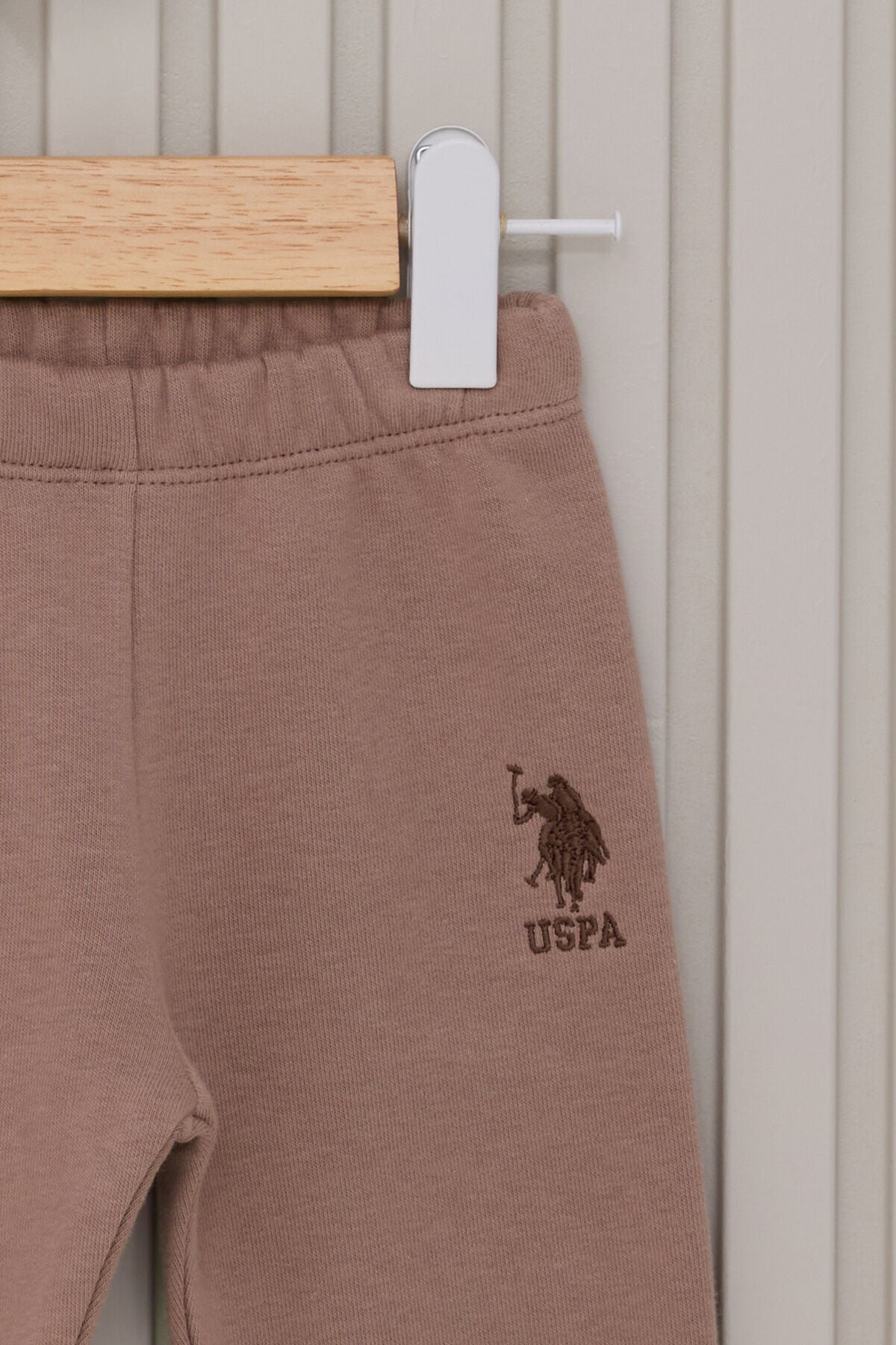 U.S. Polo Assn. Kız Bebek Kapüşonlu Pigment Baskılı Kışlık Regular Fit Kahverengi Bebek Takımı USB2123-C-V1