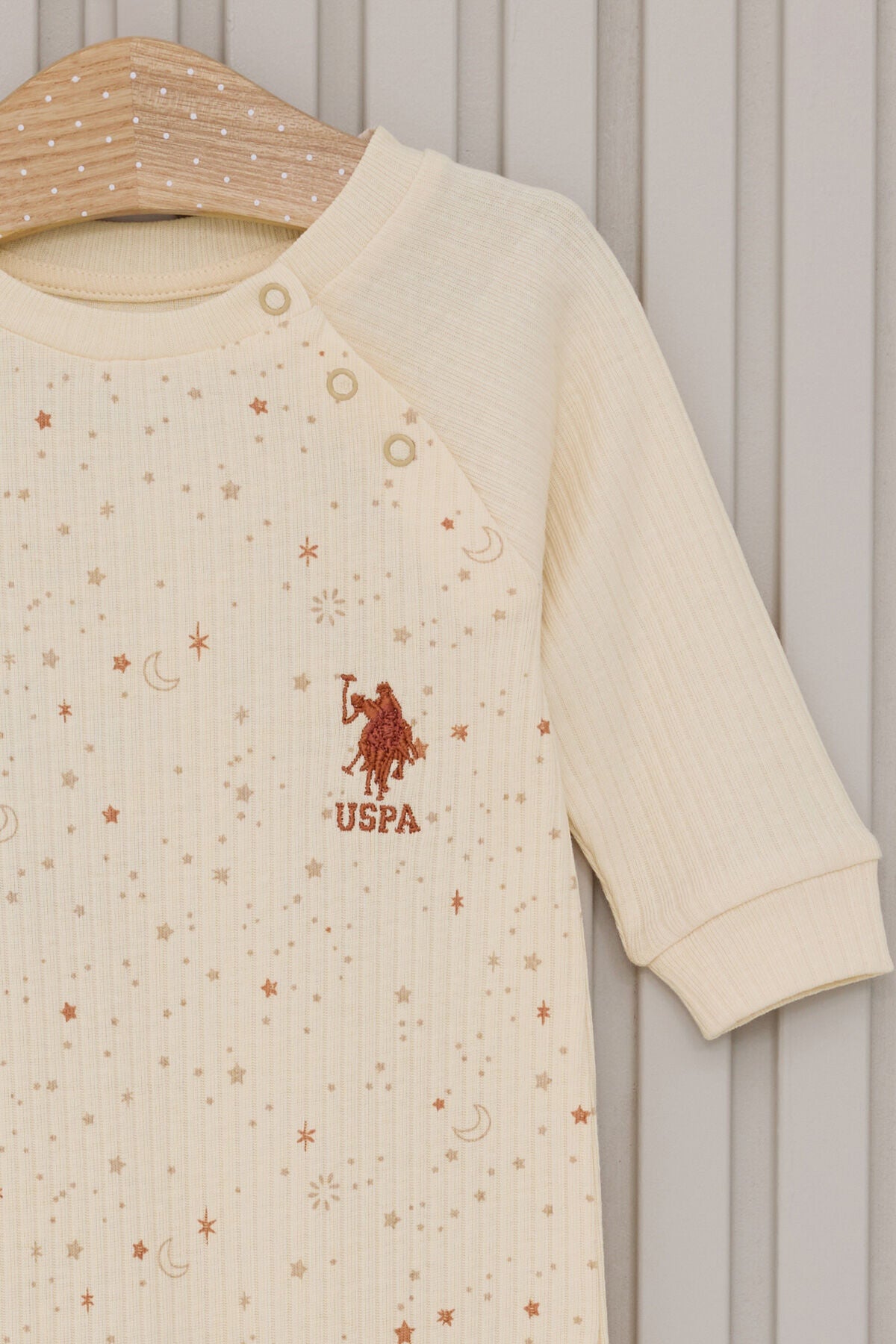 U.S. Polo Assn. Kız Bebek Bisiklet Yaka Pigment Baskılı Kışlık Regular Fit Krem Tulum USB2111-C-V1 Ürün ikincil görseli