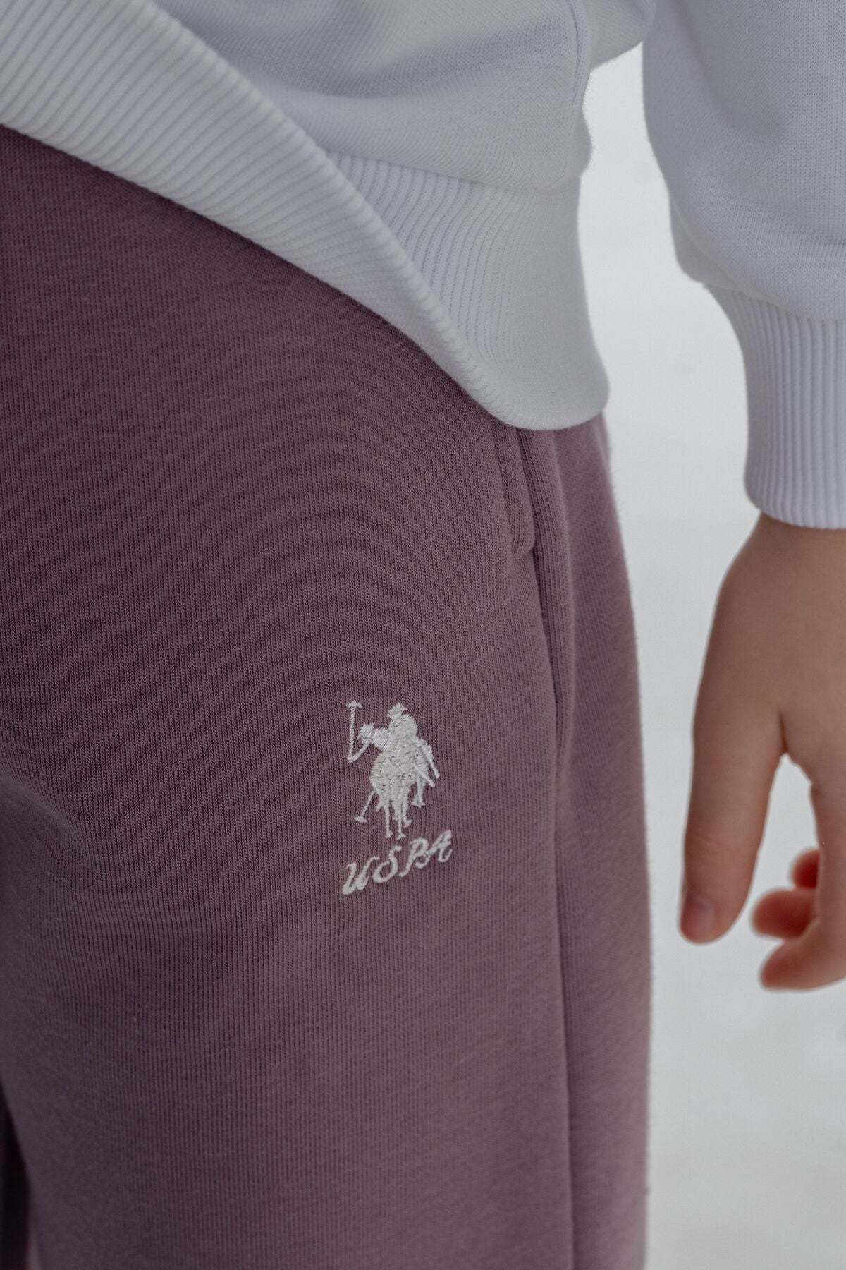 U.S. Polo Assn. Kız Çocuk Nakışlı Beyaz Uzun Kol Eşofman Takımı US2700-C-V1