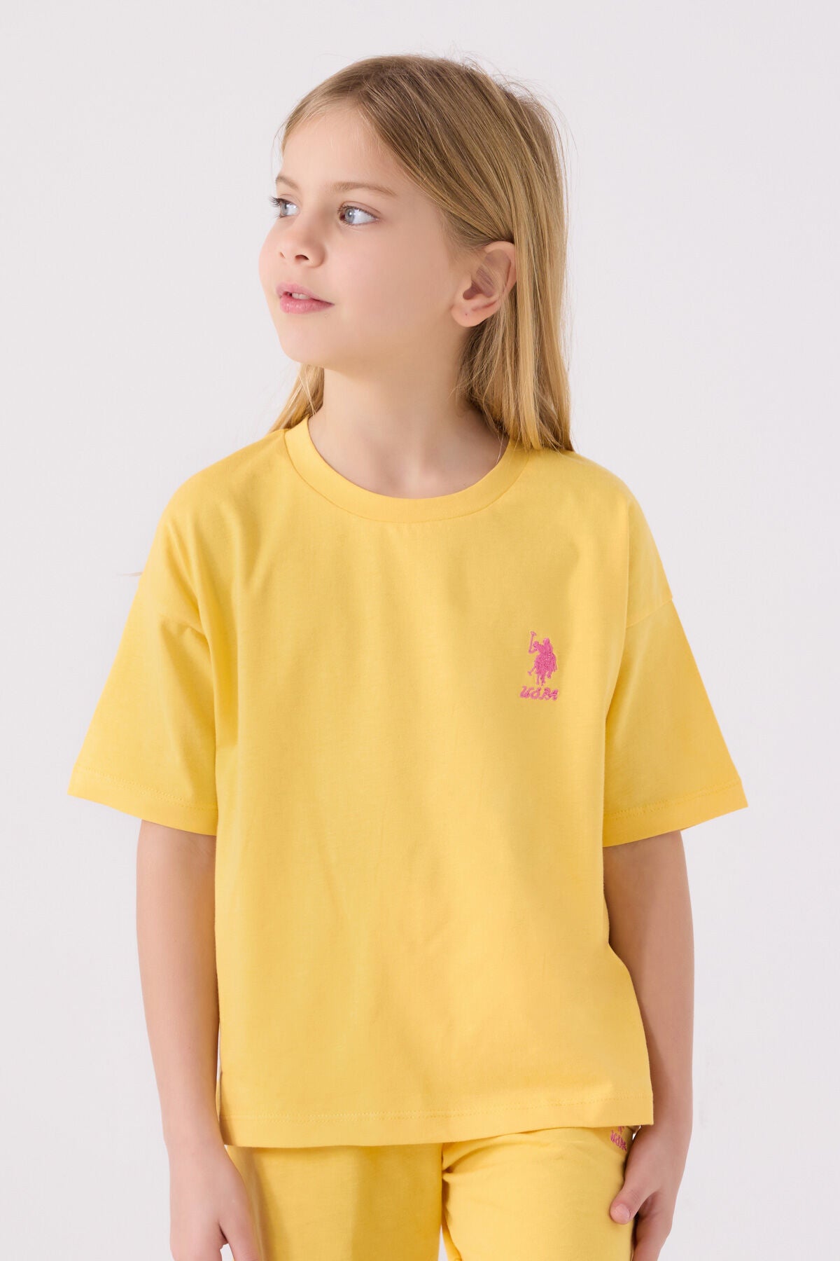 U.S. Polo Assn. Kız Çocuk Bisiklet Yaka Sargı Nakışlı Yazlık Regular Fit Sarı Bermuda Takım US1848-C-V16 Ürün ikincil görseli