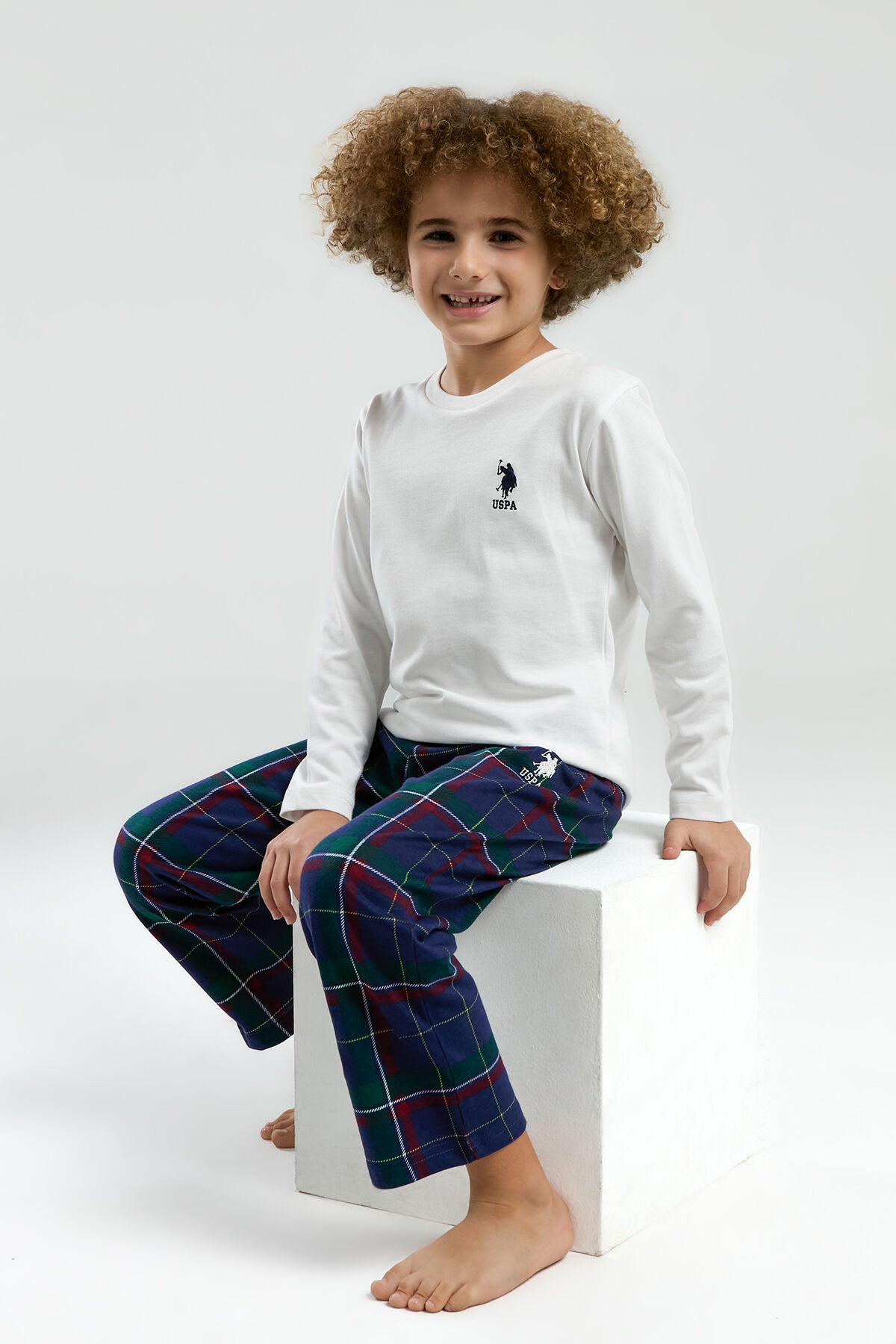 U.S. Polo Assn. Erkek Çocuk Bisiklet Yaka Pigment Baskılı Kışlık Regular Fit Beyaz Pijama Takımı US1585-C-V1