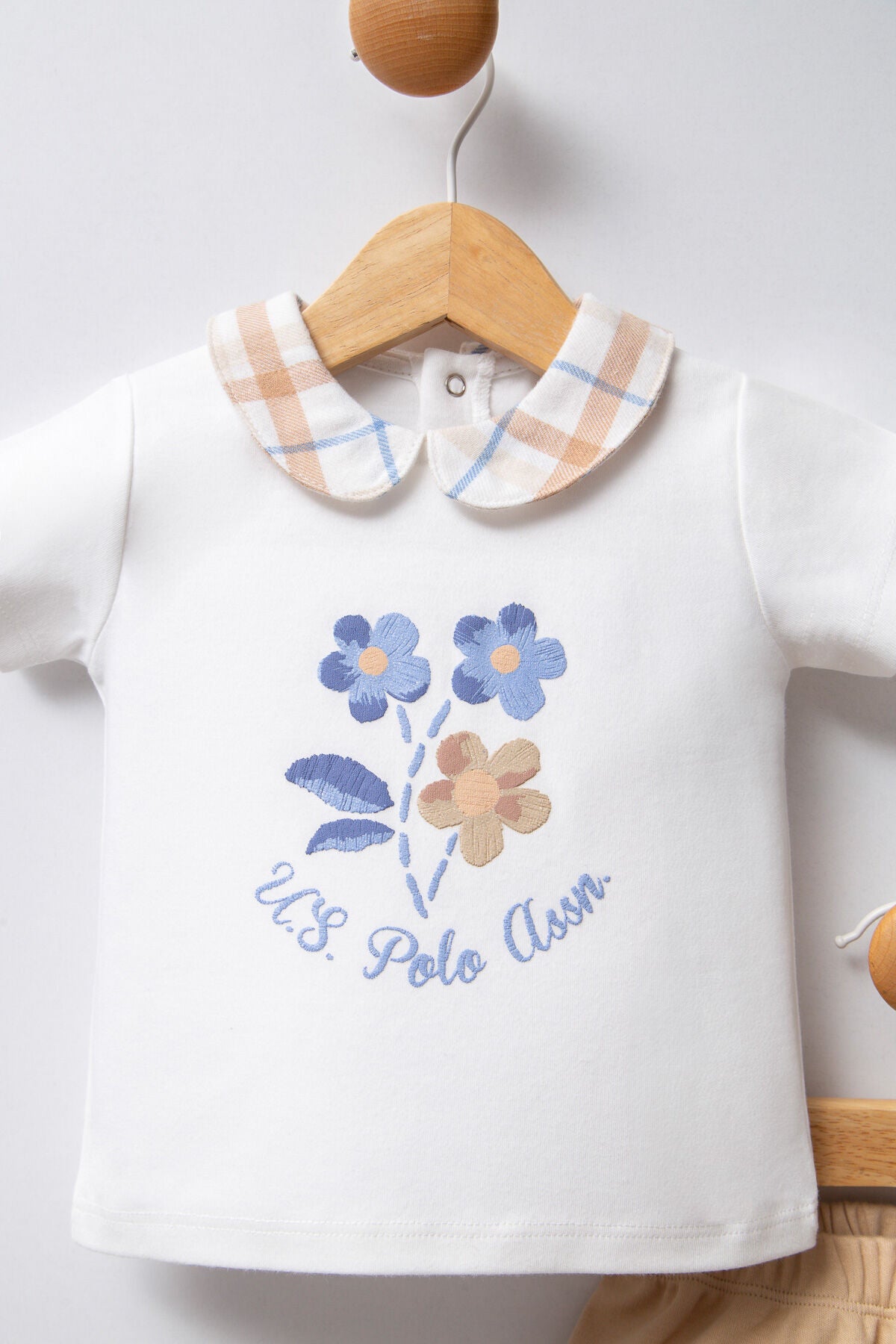 U.S. Polo Assn. Kız Bebek Bebe Yaka Pigment Baskılı Yazlık Regular Fit Beyaz Bebek Takımı USB2380-C-V1 Ürün ikincil görseli