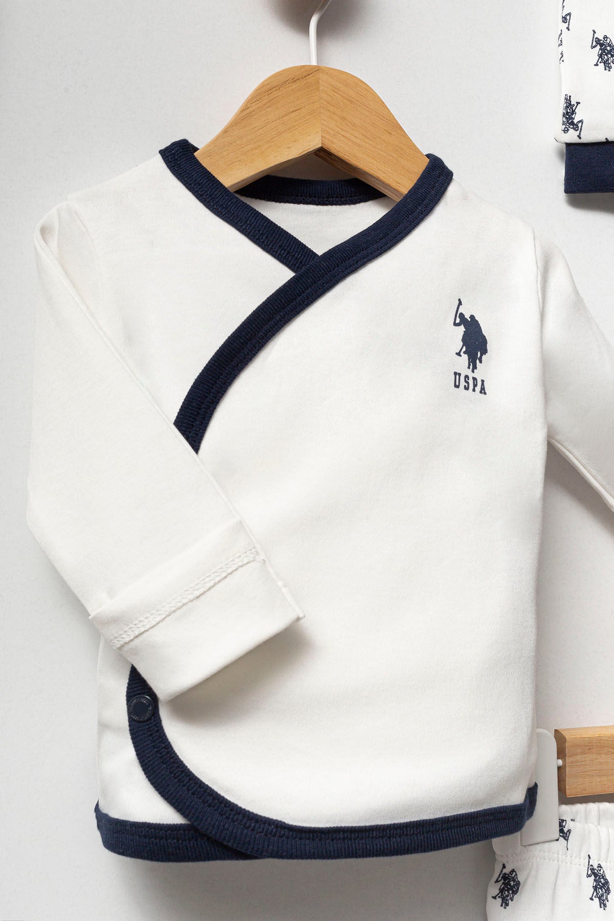 U.S. Polo Assn. Erkek Bebek Bisiklet Yaka Pigment Baskýlý Kýþlýk Regular Fit Beyaz Hastane Çýkýþý USB2641-C-V1